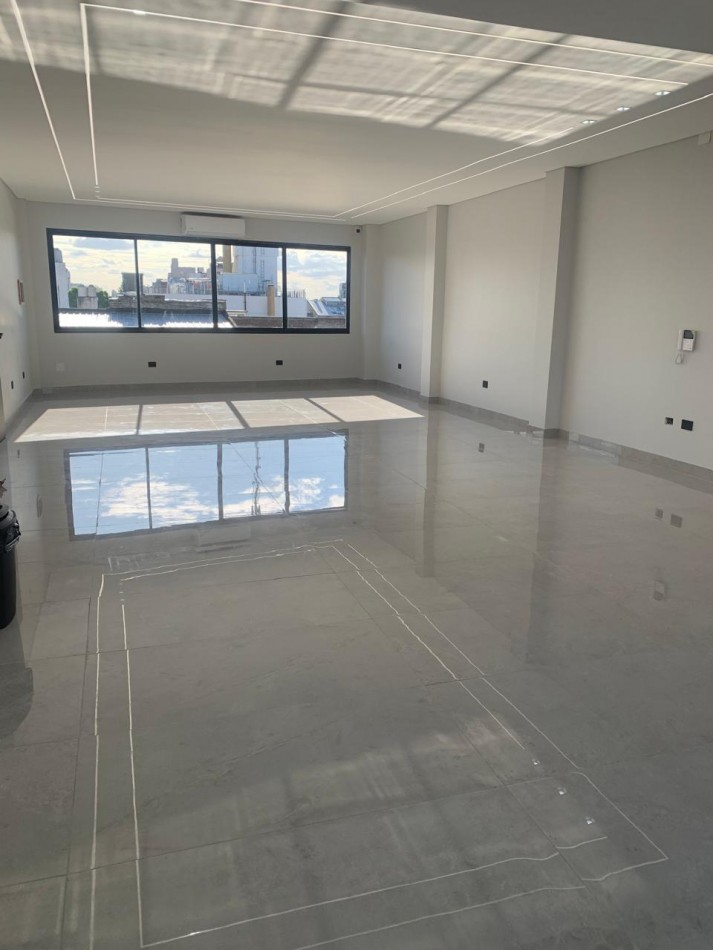 GALPON CON DEPOSITO Y POSIBLE VIVIENDA U OFICINAS (POSIBLE FINANCIACION) REF. 876