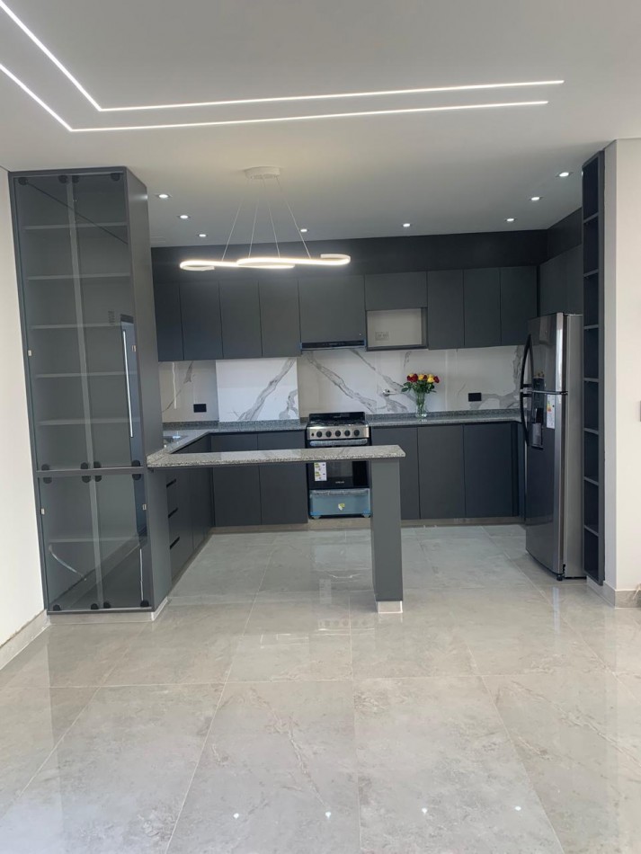 GALPON CON DEPOSITO Y POSIBLE VIVIENDA U OFICINAS (POSIBLE FINANCIACION) REF. 876