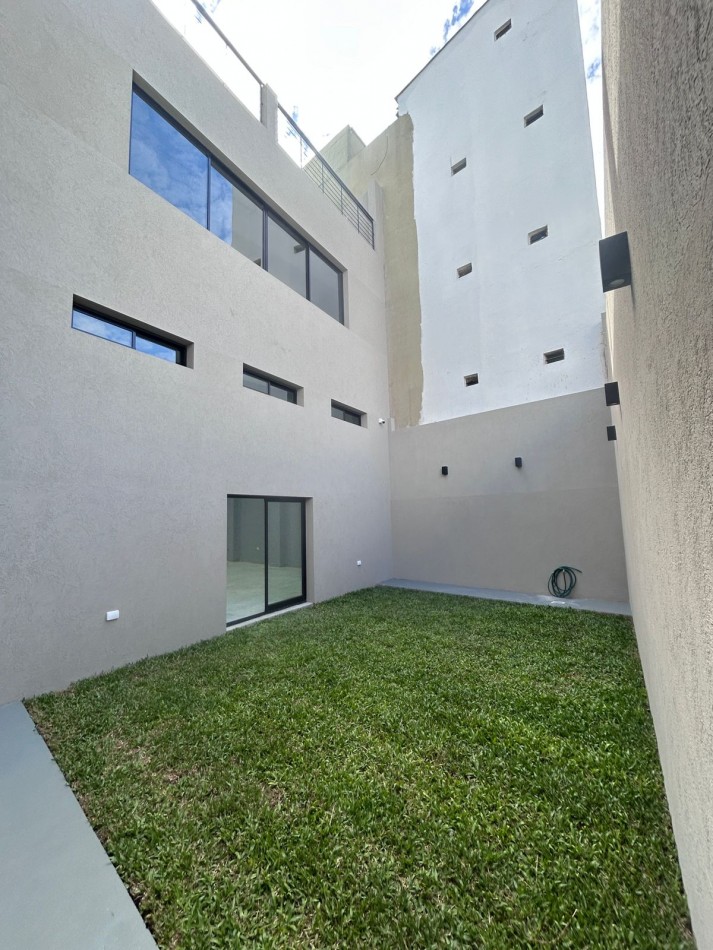 GALPON CON DEPOSITO Y POSIBLE VIVIENDA U OFICINAS (POSIBLE FINANCIACION) REF. 876