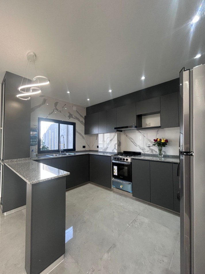 GALPON CON DEPOSITO Y POSIBLE VIVIENDA U OFICINAS (POSIBLE FINANCIACION) REF. 876