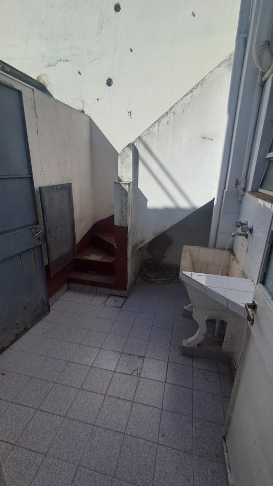 PH 2 PB AL FRENTE CON COCHERA, PATIO Y TERRAZA  "SIN EXPENSAS" REF. 880