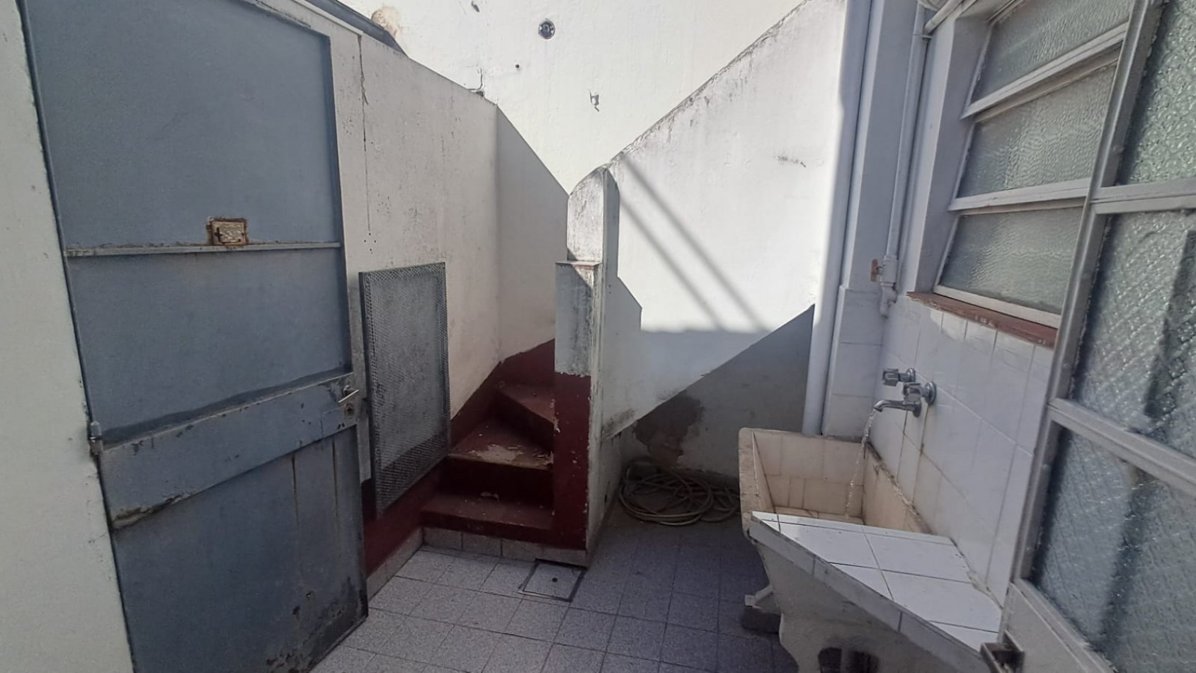 PH 2 PB AL FRENTE CON COCHERA, PATIO Y TERRAZA  "SIN EXPENSAS" REF. 880