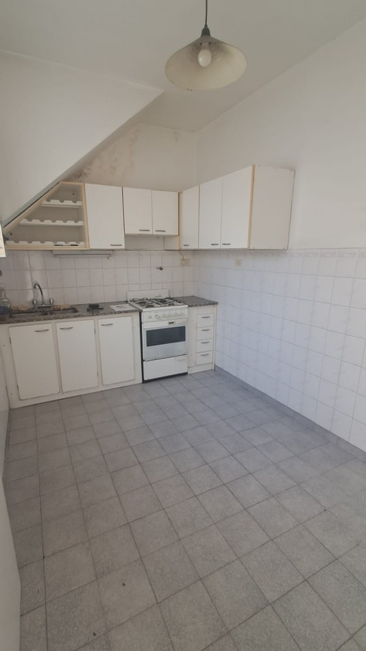 PH 2 PB AL FRENTE CON COCHERA, PATIO Y TERRAZA  "SIN EXPENSAS" REF. 880