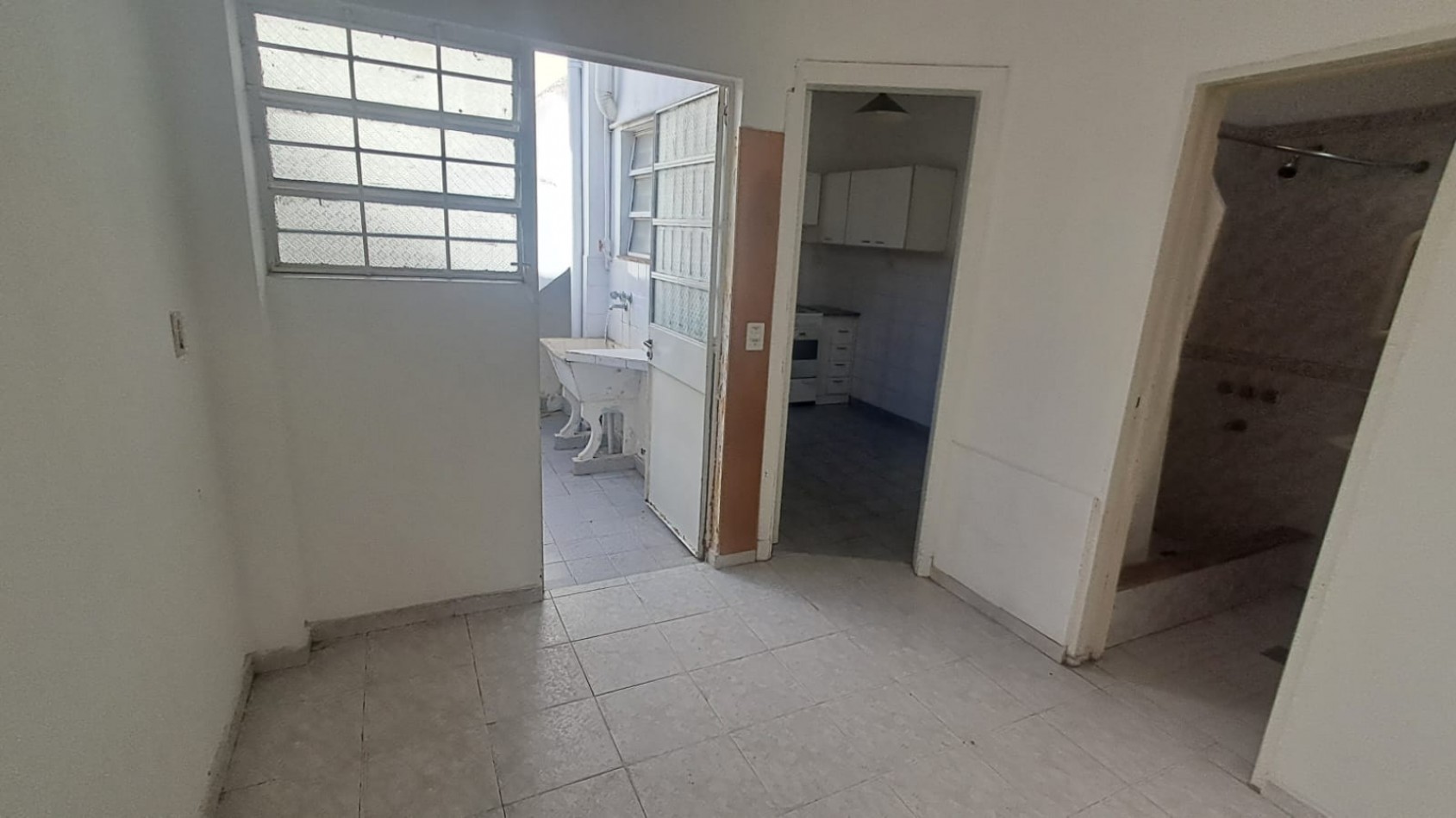 PH 2 PB AL FRENTE CON COCHERA, PATIO Y TERRAZA  "SIN EXPENSAS" REF. 880