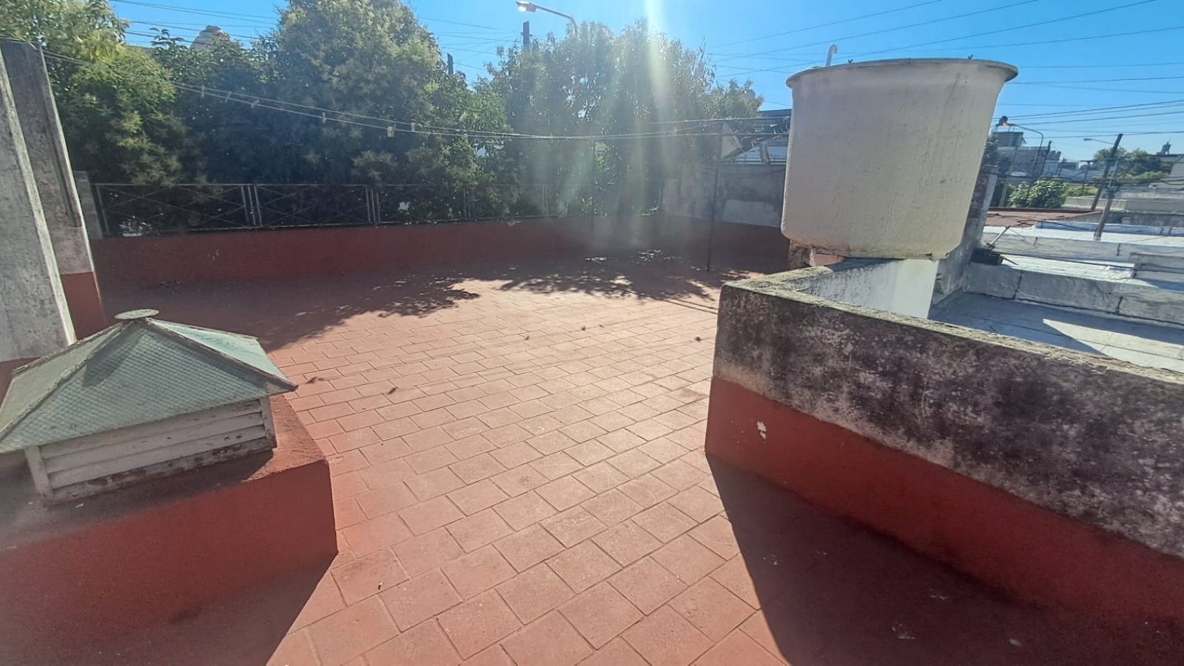 PH 2 PB AL FRENTE CON COCHERA, PATIO Y TERRAZA  "SIN EXPENSAS" REF. 880