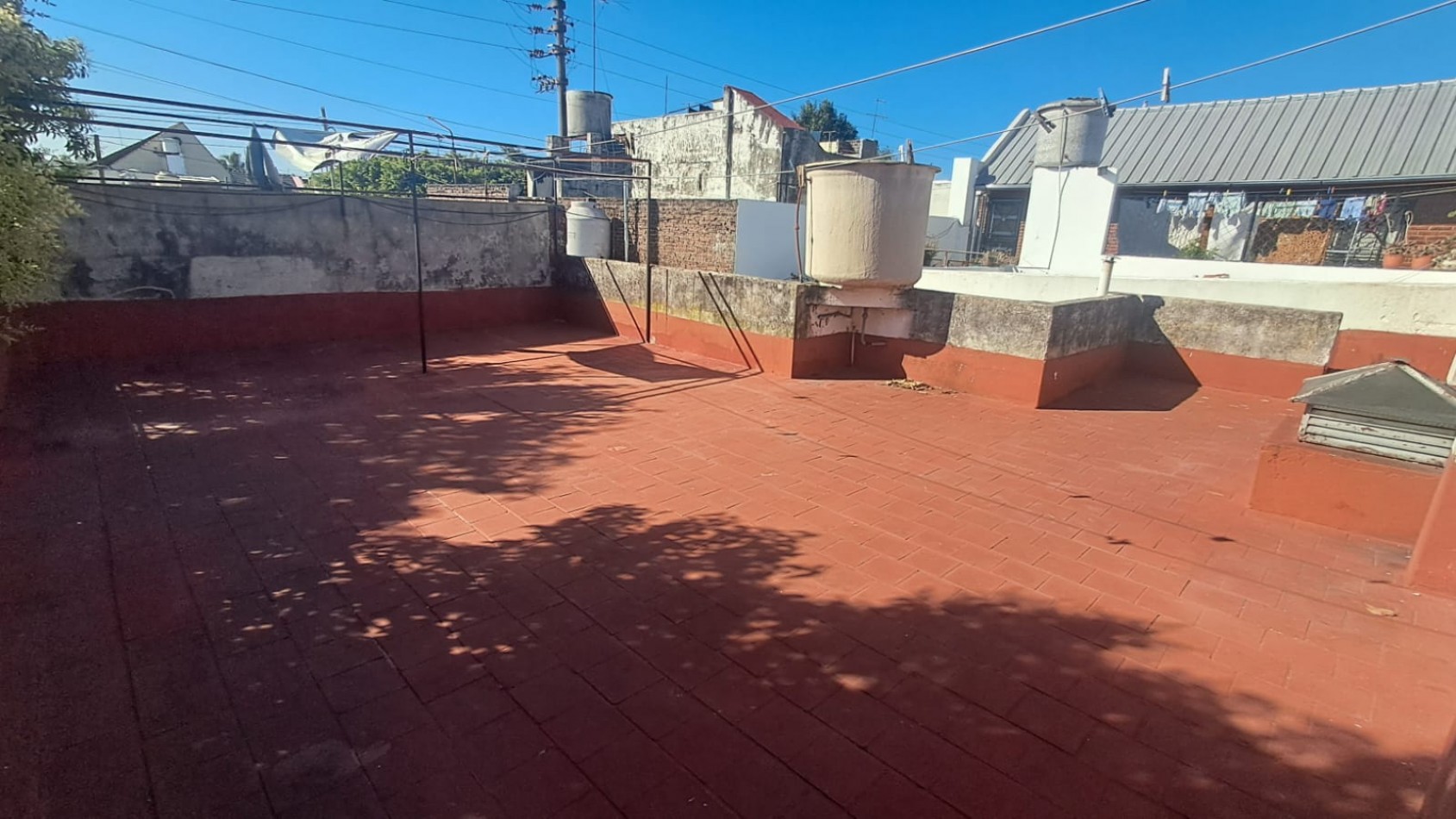 PH 2 PB AL FRENTE CON COCHERA, PATIO Y TERRAZA  "SIN EXPENSAS" REF. 880
