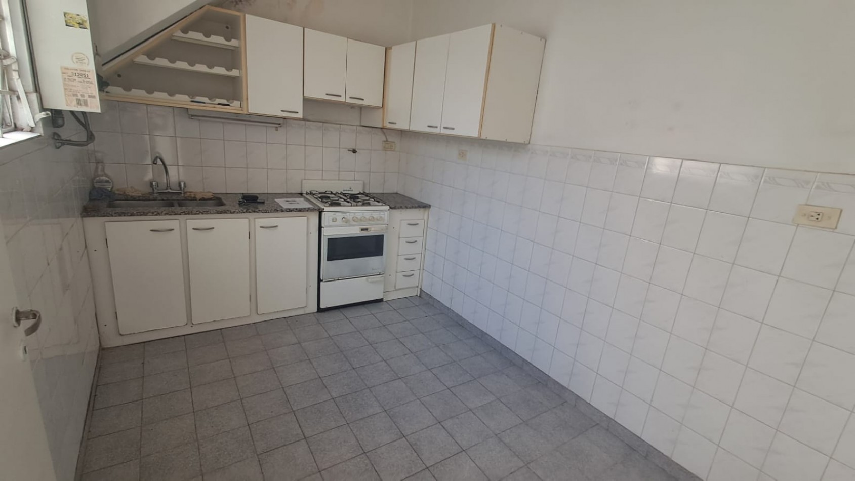 PH 2 PB AL FRENTE CON COCHERA, PATIO Y TERRAZA  "SIN EXPENSAS" REF. 880