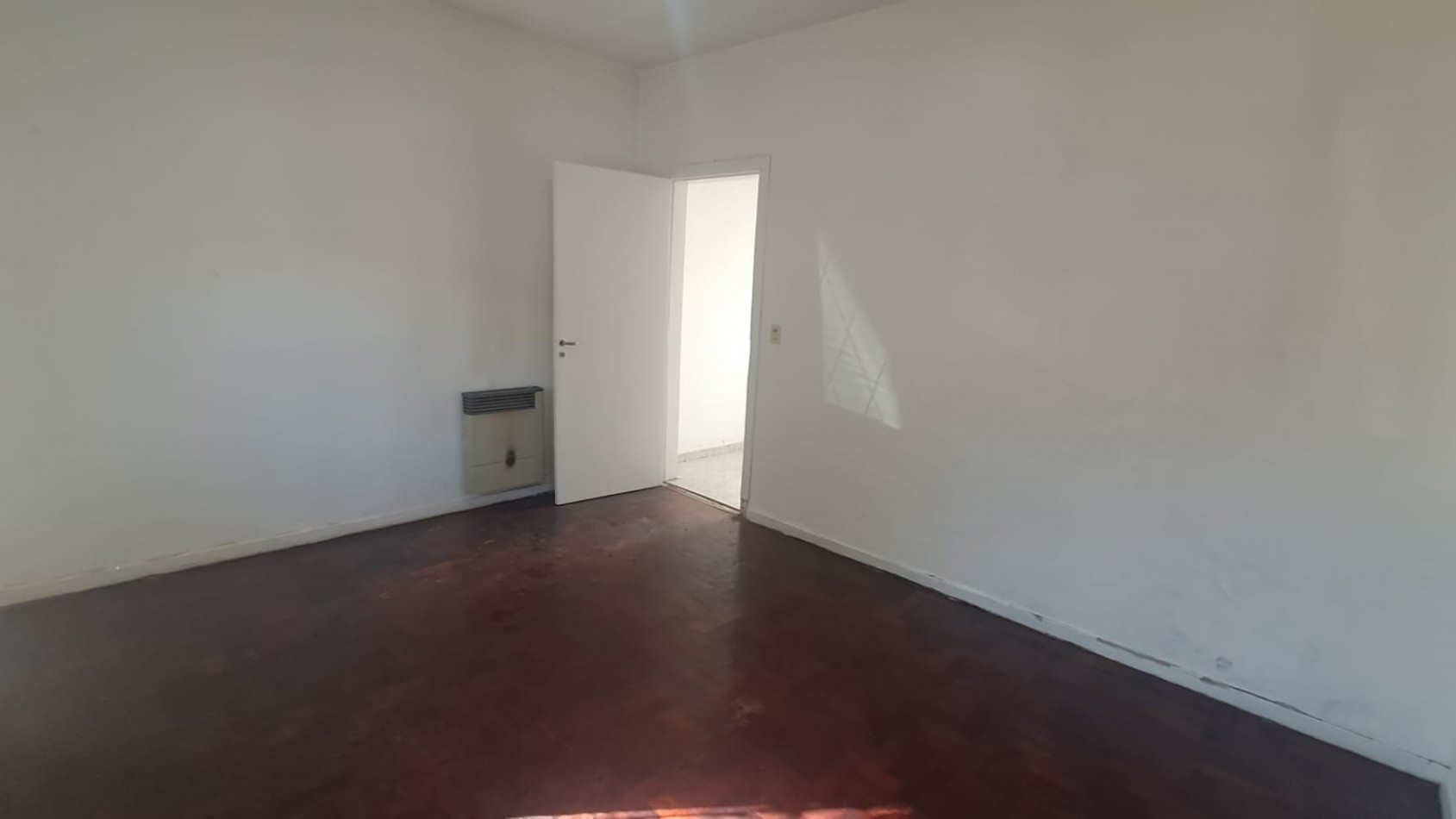 PH 2 PB AL FRENTE CON COCHERA, PATIO Y TERRAZA  "SIN EXPENSAS" REF. 880