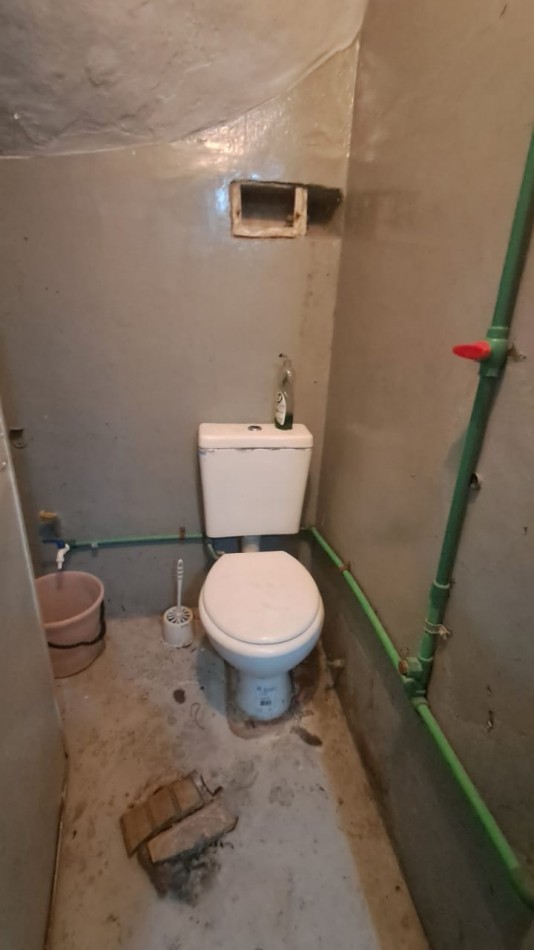 2 LOCALES UNIDOS CON BAÑO Y DEPOSITO (VENTA EN BLOCK)