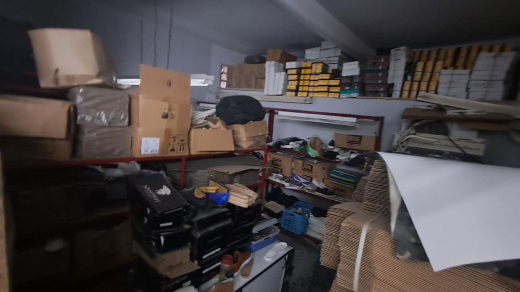  2 LOCALES UNIDOS CON BAÑO Y DEPOSITO (VENTA EN BLOCK)