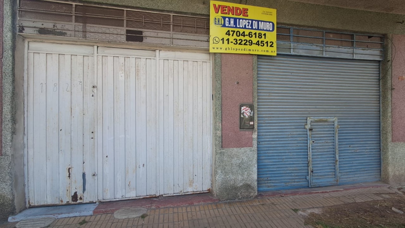  2 LOCALES UNIDOS CON BAÑO Y DEPOSITO (VENTA EN BLOCK)
