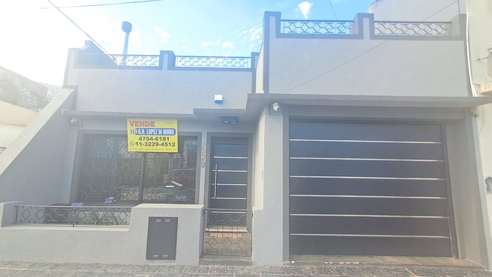 CASA 4 AMB CON GARAGE CUBIERTO, QUINCHO CON PARRILLA Y PATIO REF. 883