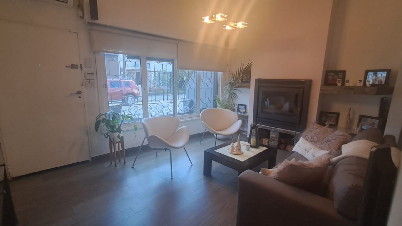 CASA 4 AMB CON GARAGE CUBIERTO, QUINCHO CON PARRILLA Y PATIO REF. 883