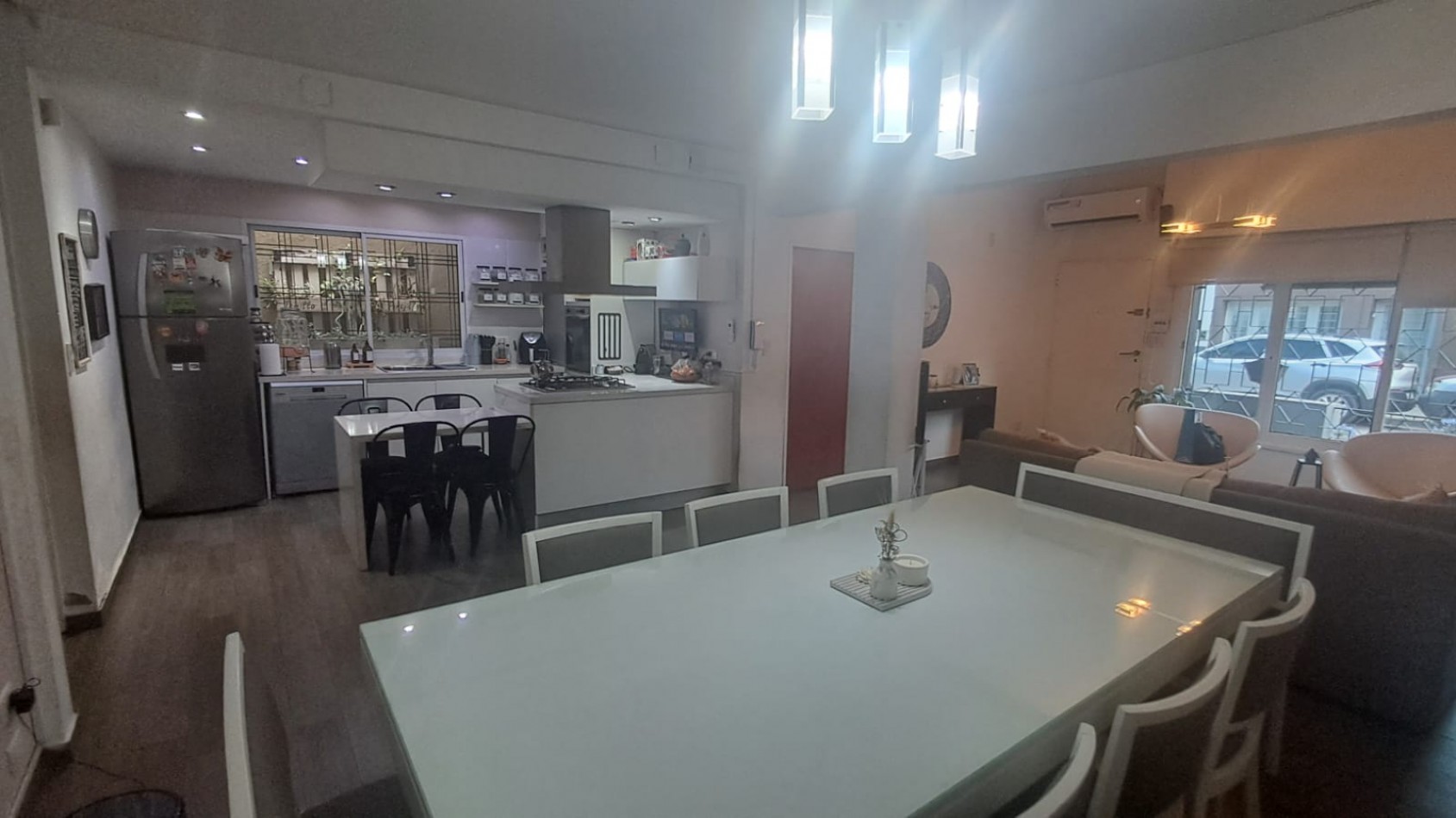 CASA 4 AMB CON GARAGE CUBIERTO, QUINCHO CON PARRILLA Y PATIO REF. 883