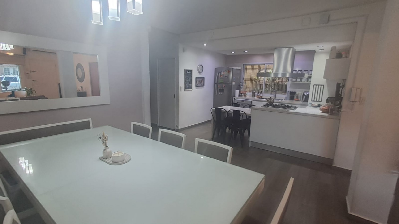 CASA 4 AMB CON GARAGE CUBIERTO, QUINCHO CON PARRILLA Y PATIO REF. 883