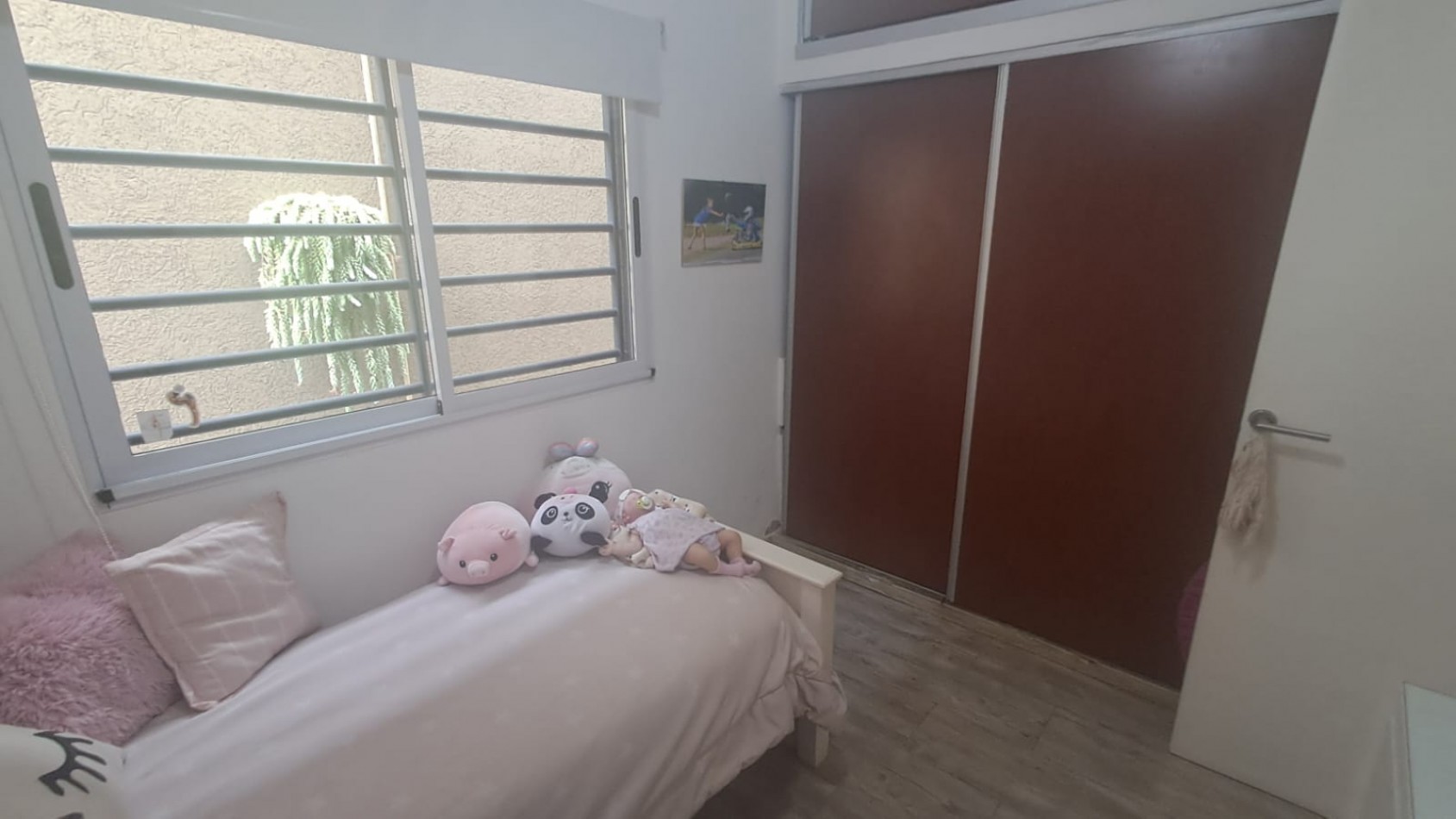 CASA 4 AMB CON GARAGE CUBIERTO, QUINCHO CON PARRILLA Y PATIO REF. 883