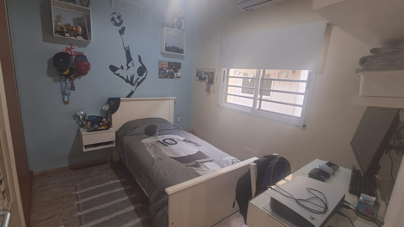 CASA 4 AMB CON GARAGE CUBIERTO, QUINCHO CON PARRILLA Y PATIO REF. 883