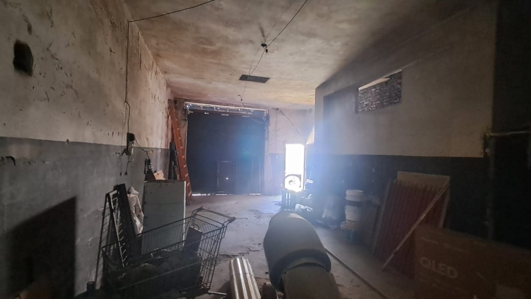 CASA 4 AMB CON LOCAL, DEPOSITO, COCHERA CUBIERTA, PATIO Y TERRAZA POR TODA LA SUPERFICIE CON QUINCHO.REF. 884