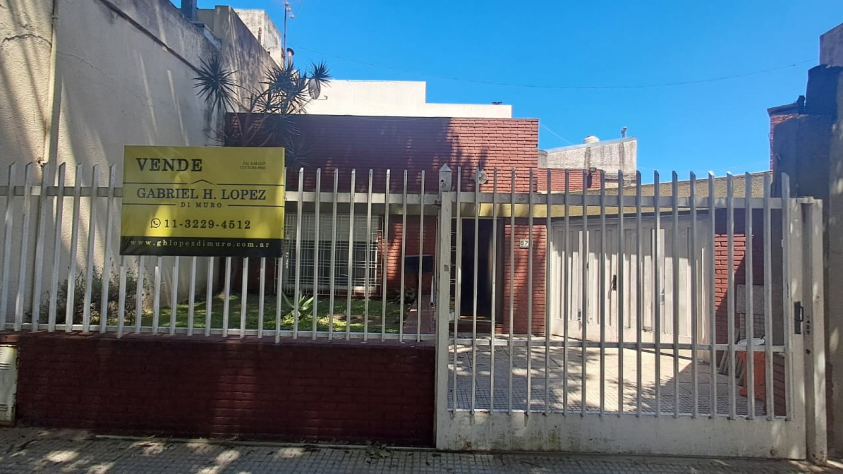 CASA 4 AMB CON COCHERA CUBIERTA Y DESCUBIERTA + DEPTO 2 AMB REF. 885
