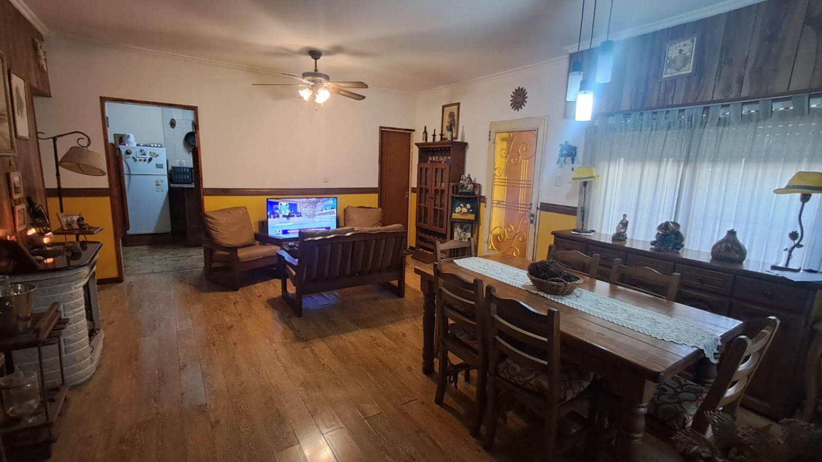 CASA 4 AMB CON COCHERA CUBIERTA Y DESCUBIERTA + DEPTO 2 AMB REF. 885