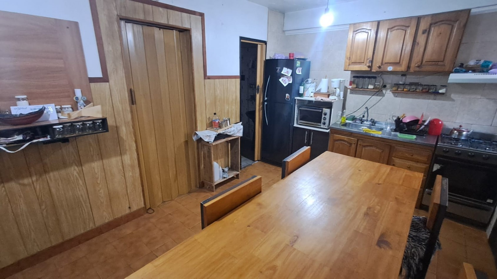 CASA 4 AMB CON COCHERA CUBIERTA Y DESCUBIERTA + DEPTO 2 AMB REF. 885