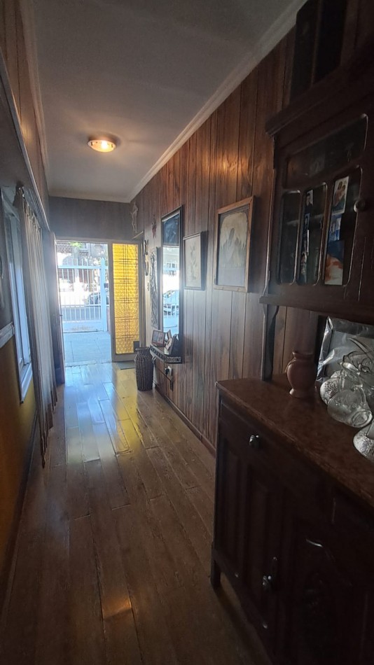 CASA 4 AMB CON COCHERA CUBIERTA Y DESCUBIERTA + DEPTO 2 AMB REF. 885