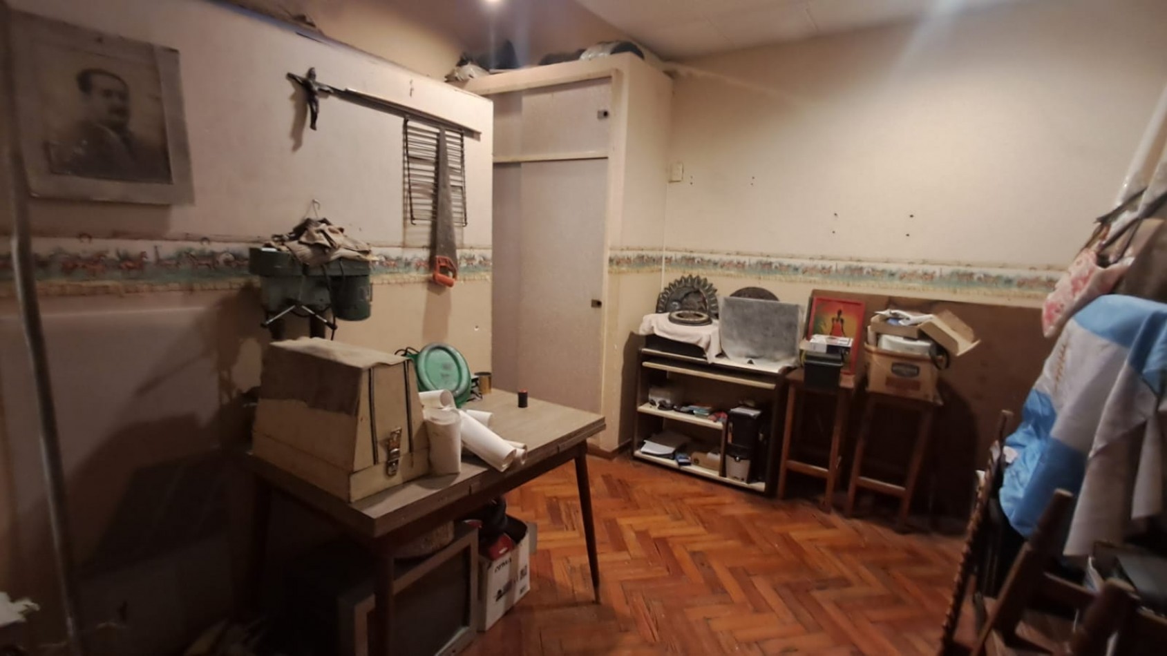 CASA 4 AMB CON COCHERA CUBIERTA Y DESCUBIERTA + DEPTO 2 AMB REF. 885