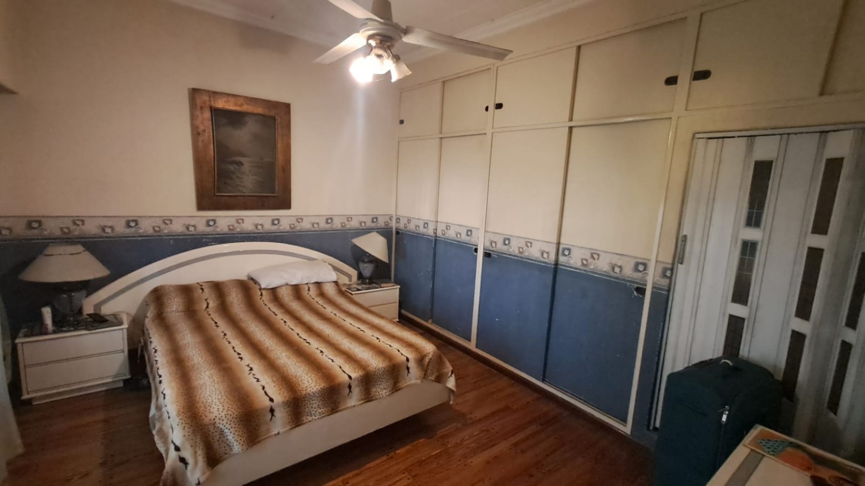 CASA 4 AMB CON COCHERA CUBIERTA Y DESCUBIERTA + DEPTO 2 AMB REF. 885