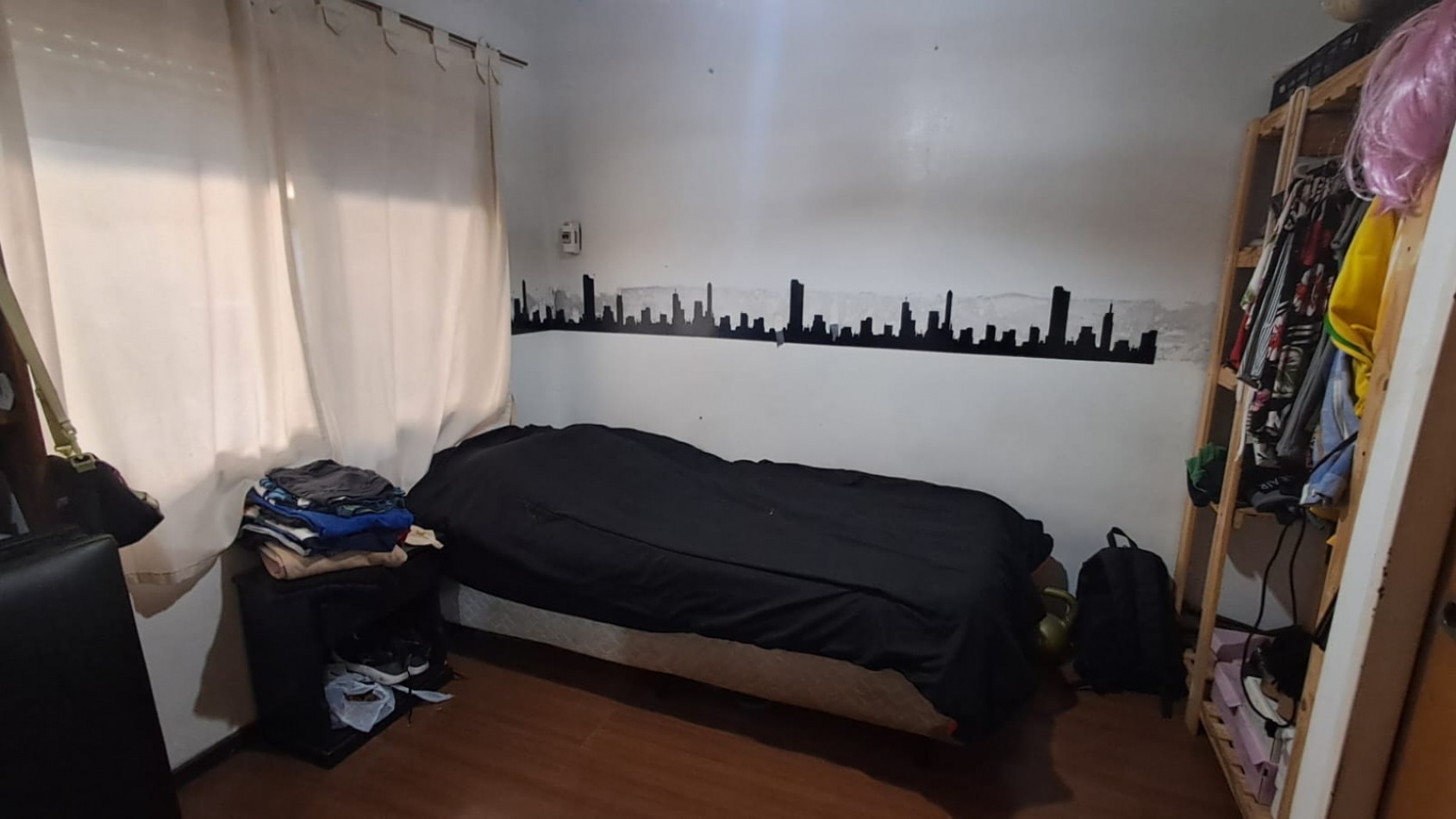 CASA 4 AMB CON COCHERA CUBIERTA Y DESCUBIERTA + DEPTO 2 AMB REF. 885