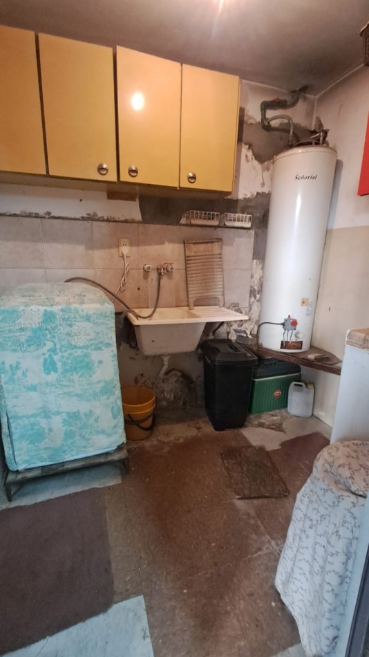 CASA 4 AMB CON COCHERA CUBIERTA Y DESCUBIERTA + DEPTO 2 AMB REF. 885