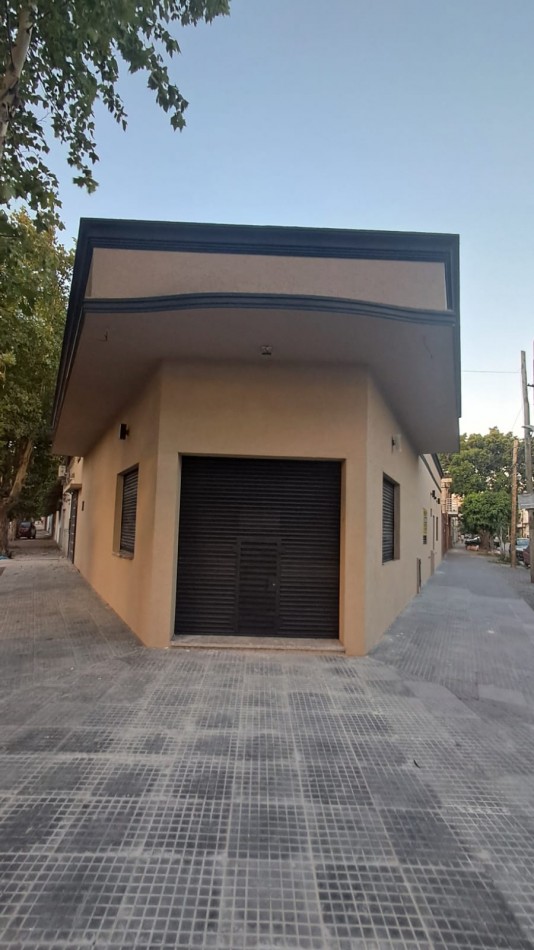 CASA 4 AMBIENTES CON LOCAL, GARAGE Y TERRAZA X T/SUPERFICIE CON LAVADERO (POSIBLE FINANCIACION) ref. 887