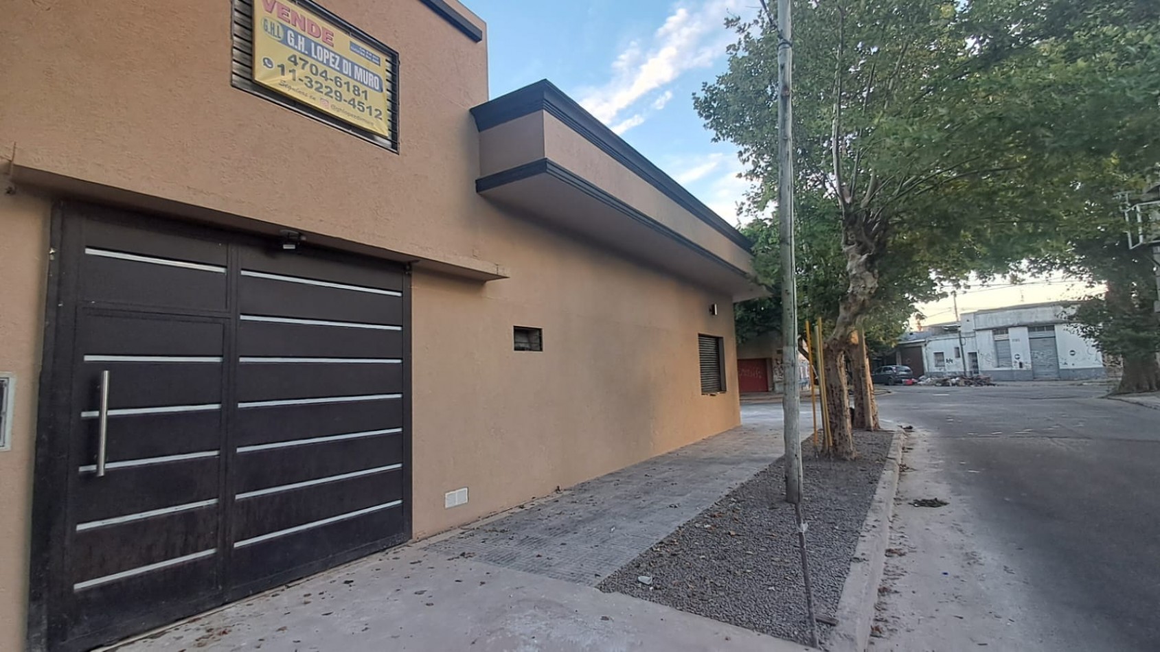 CASA 4 AMBIENTES CON LOCAL, GARAGE Y TERRAZA X T/SUPERFICIE CON LAVADERO (POSIBLE FINANCIACION) ref. 887