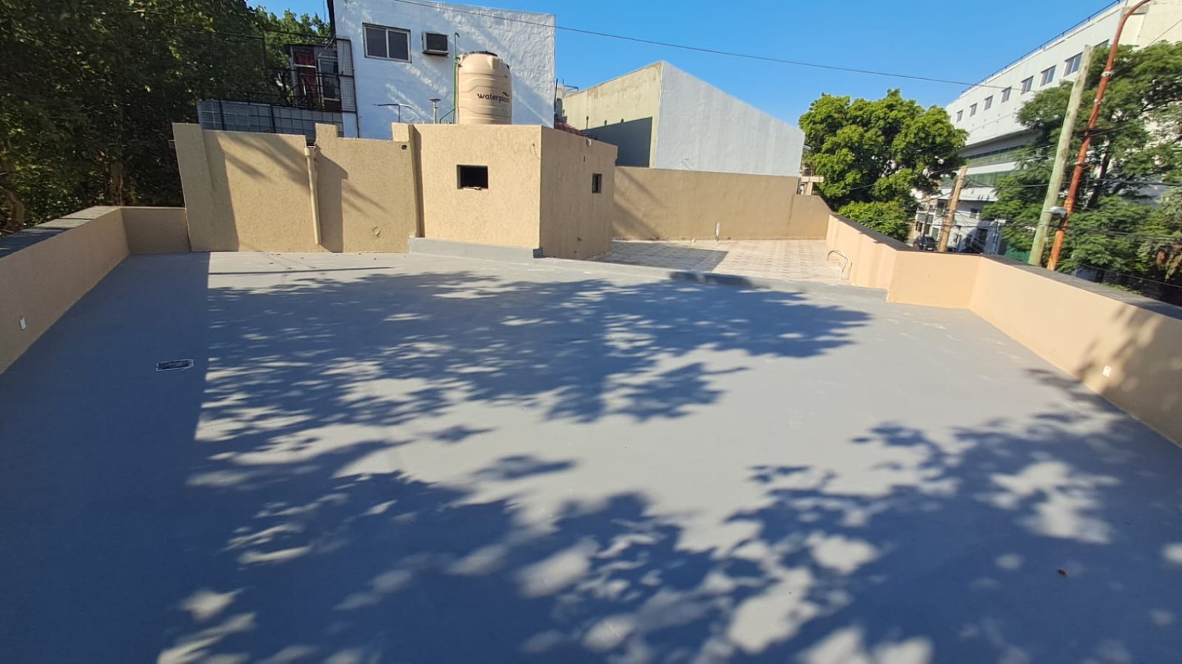 CASA 4 AMBIENTES CON LOCAL, GARAGE Y TERRAZA X T/SUPERFICIE CON LAVADERO (POSIBLE FINANCIACION) ref. 887