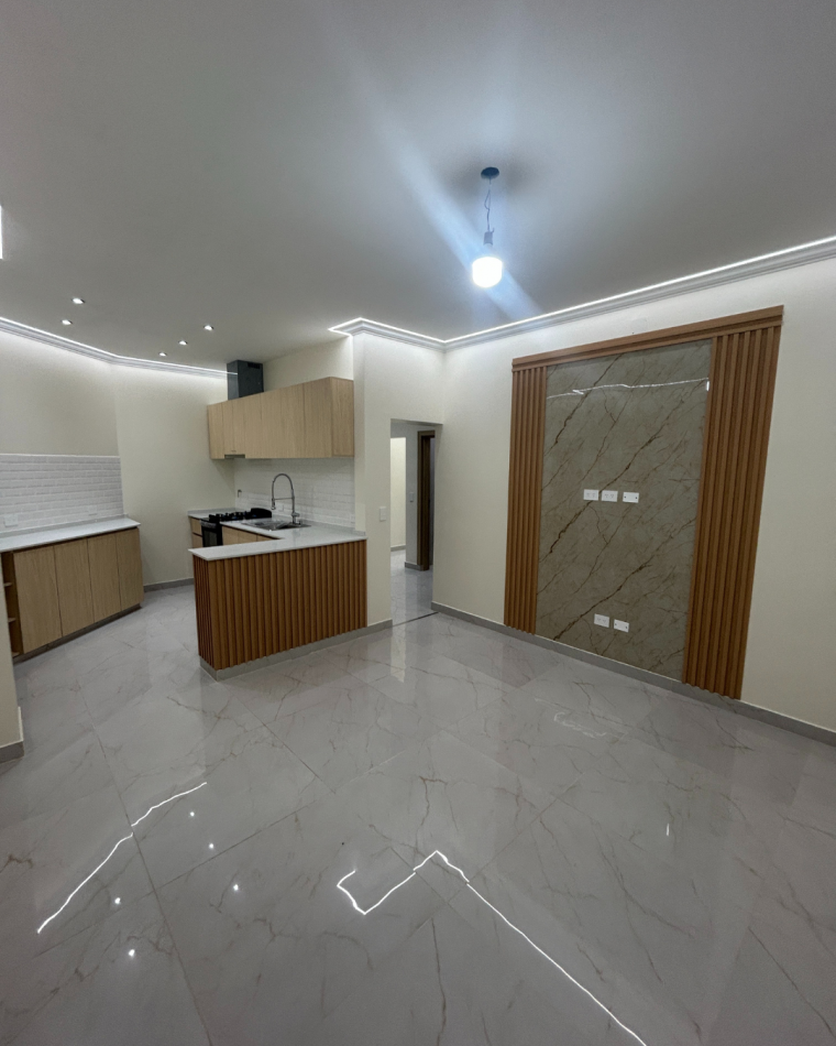 CASA 4 AMBIENTES CON LOCAL, GARAGE Y TERRAZA X T/SUPERFICIE CON LAVADERO (POSIBLE FINANCIACION) ref. 887