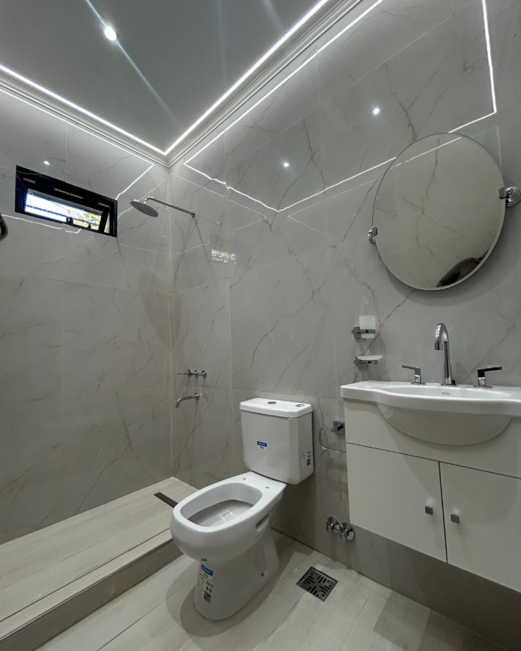 CASA 4 AMBIENTES CON LOCAL, GARAGE Y TERRAZA X T/SUPERFICIE CON LAVADERO (POSIBLE FINANCIACION) ref. 887