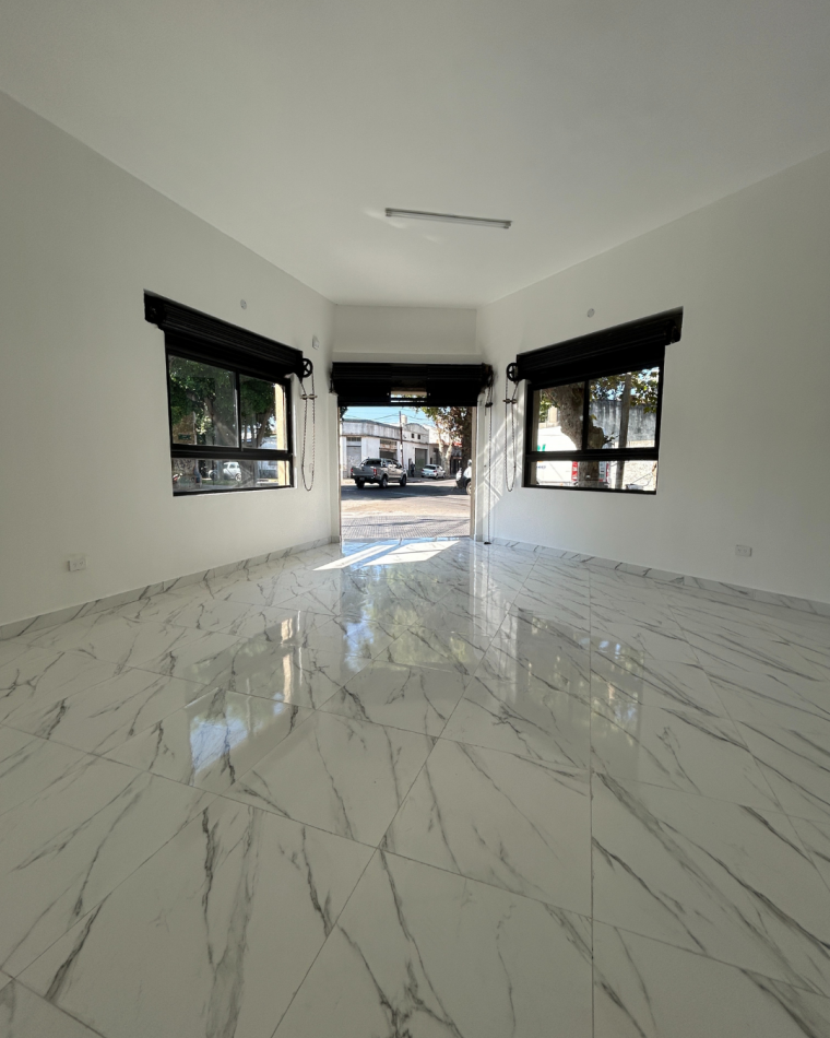 CASA 4 AMBIENTES CON LOCAL, GARAGE Y TERRAZA X T/SUPERFICIE CON LAVADERO (POSIBLE FINANCIACION) ref. 887