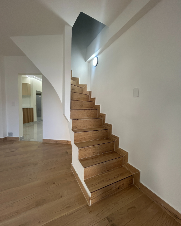 CASA 4 AMBIENTES CON LOCAL, GARAGE Y TERRAZA X T/SUPERFICIE CON LAVADERO (POSIBLE FINANCIACION) ref. 887