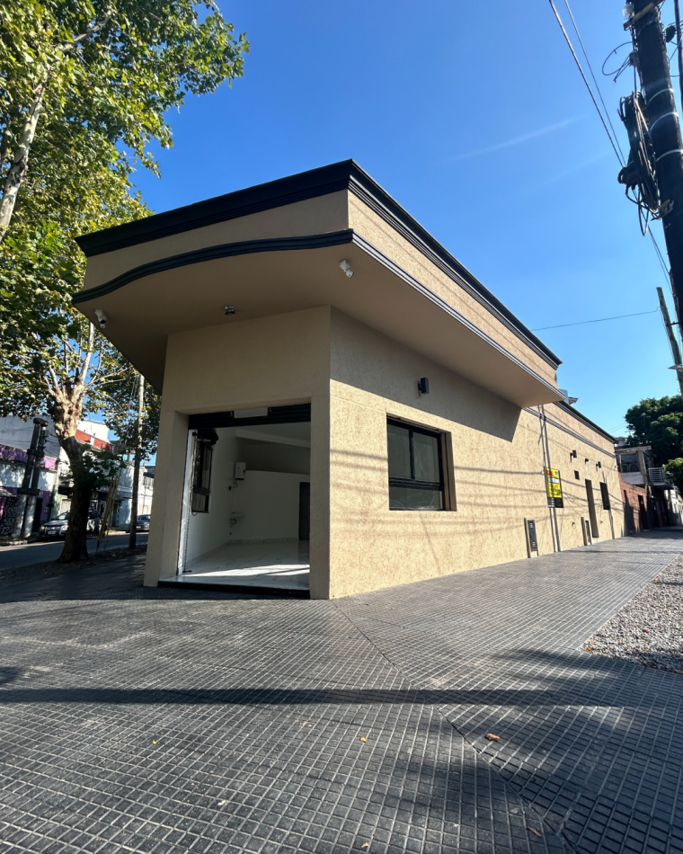 CASA 4 AMBIENTES CON LOCAL, GARAGE Y TERRAZA X T/SUPERFICIE CON LAVADERO (POSIBLE FINANCIACION) ref. 887