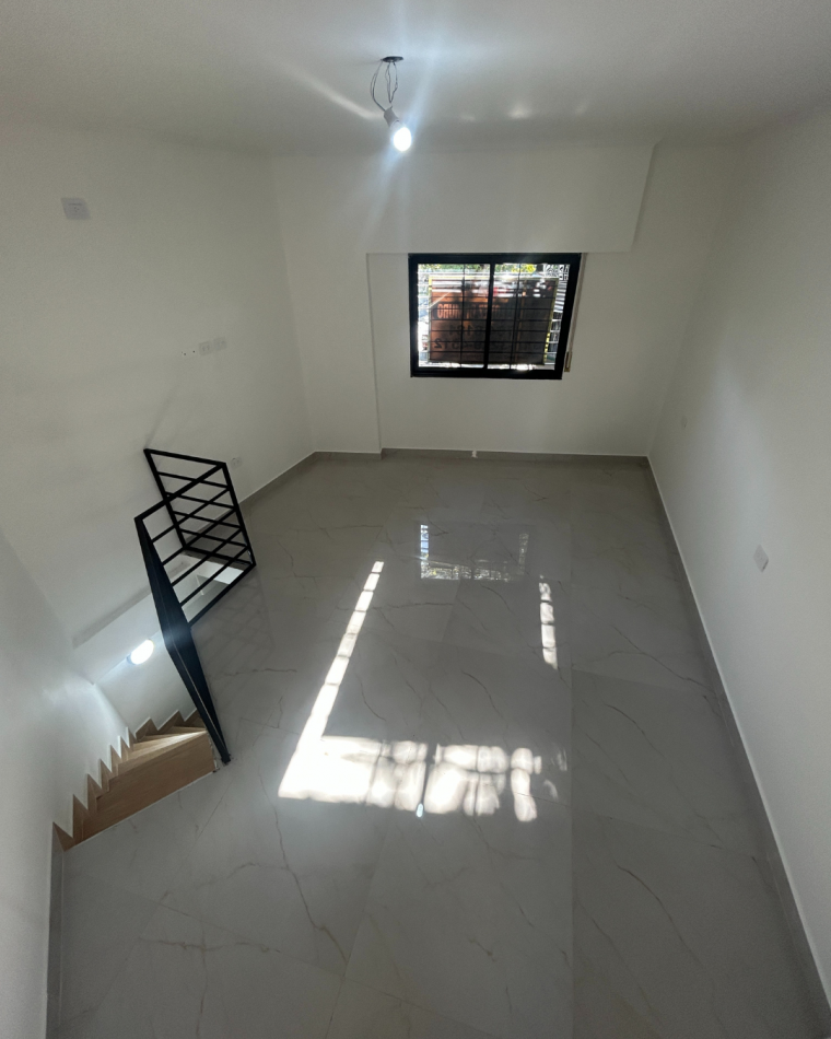 CASA 4 AMBIENTES CON LOCAL, GARAGE Y TERRAZA X T/SUPERFICIE CON LAVADERO (POSIBLE FINANCIACION) ref. 887