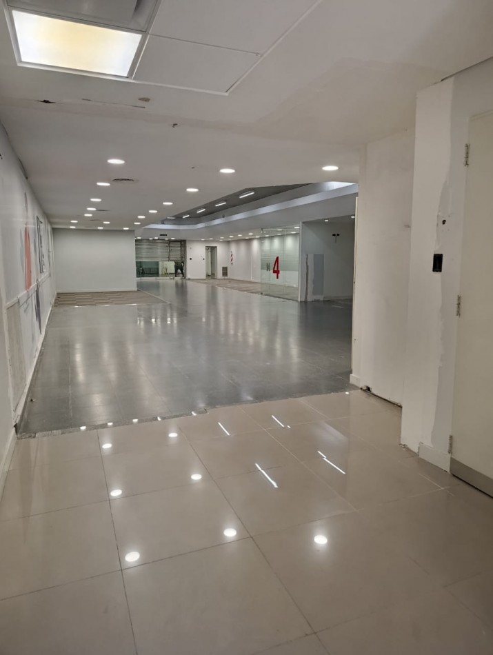 LOCAL EN 2 PLANTAS EN ZONA COMERCIAL