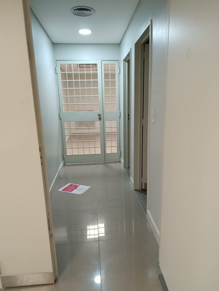 LOCAL EN 2 PLANTAS EN ZONA COMERCIAL