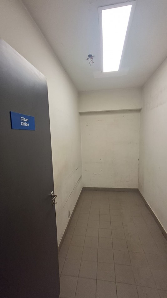 LOCAL EN 2 PLANTAS EN ZONA COMERCIAL