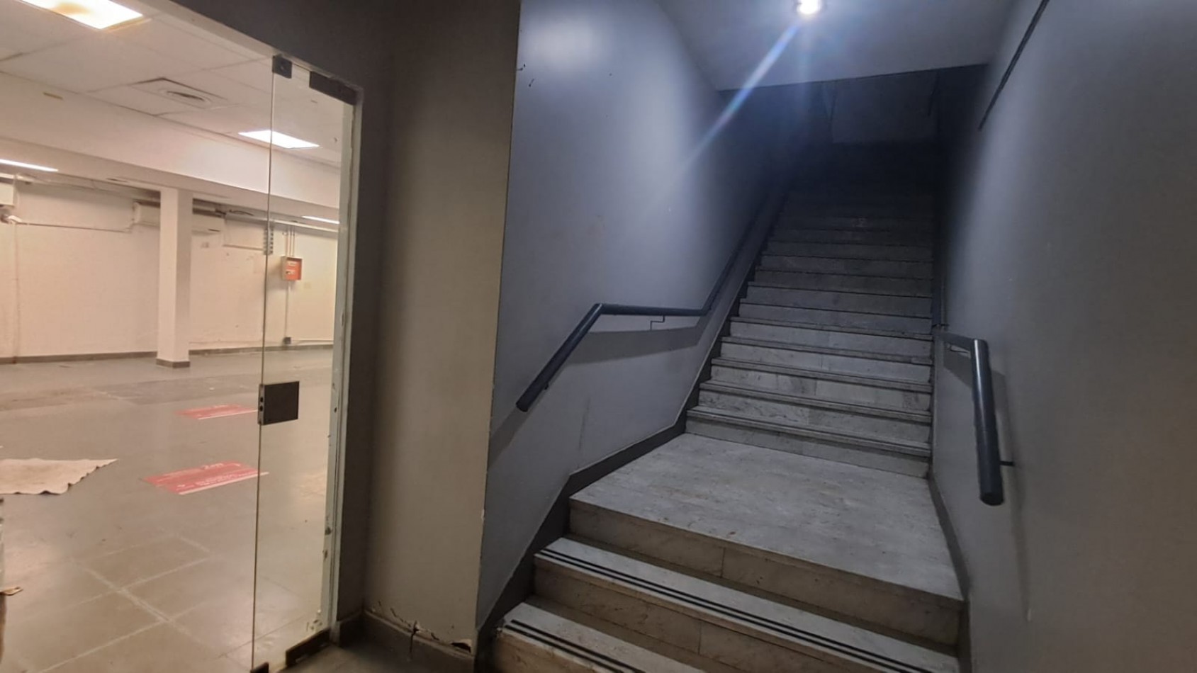 LOCAL EN 2 PLANTAS EN ZONA COMERCIAL