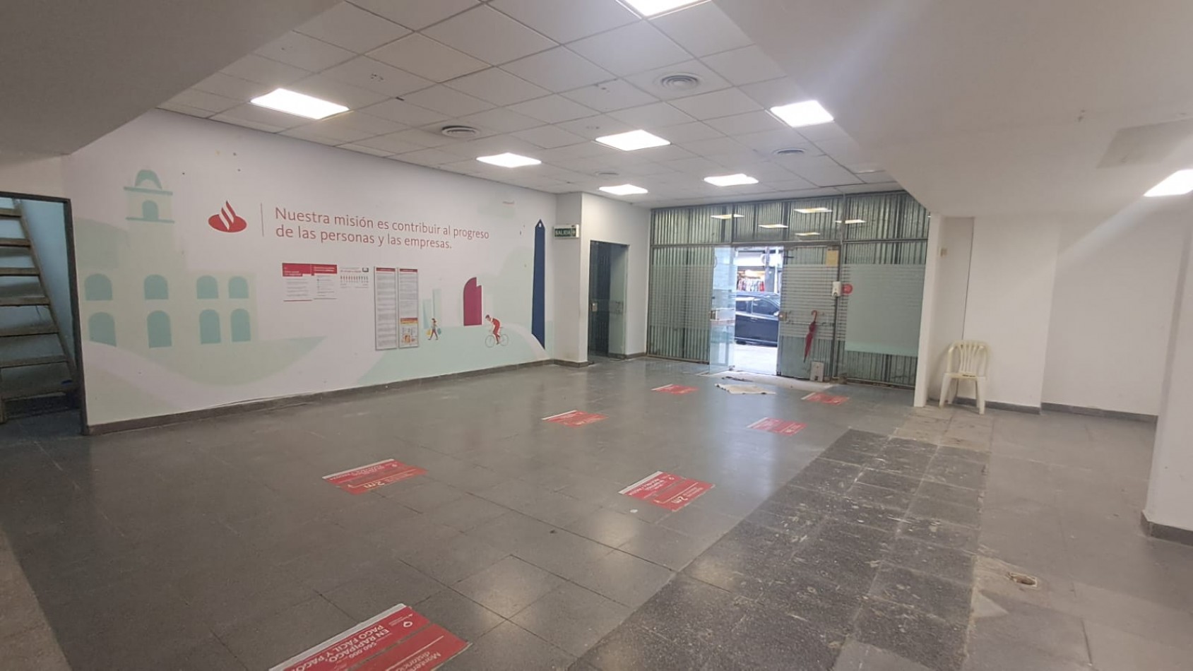 LOCAL EN 2 PLANTAS EN ZONA COMERCIAL