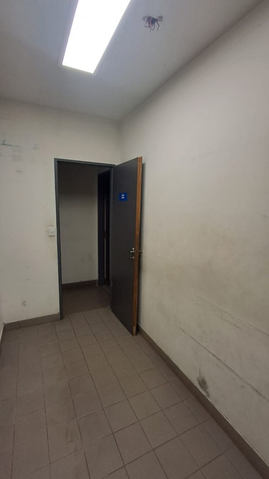 LOCAL EN 2 PLANTAS EN ZONA COMERCIAL