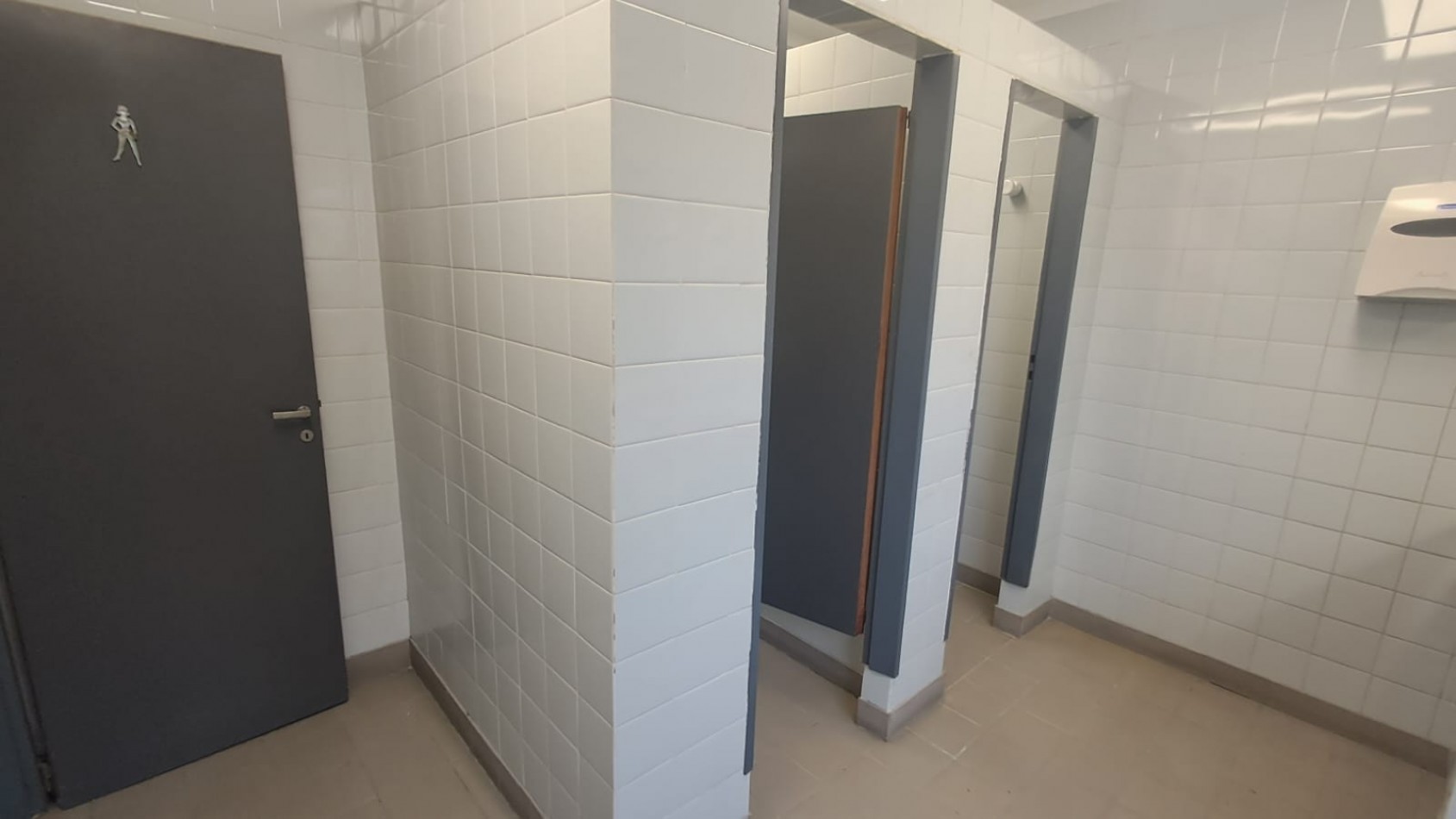 LOCAL EN 2 PLANTAS EN ZONA COMERCIAL