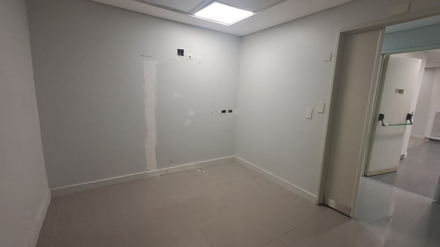 LOCAL EN 2 PLANTAS EN ZONA COMERCIAL