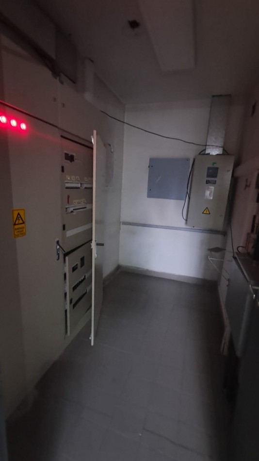 LOCAL EN 2 PLANTAS EN ZONA COMERCIAL