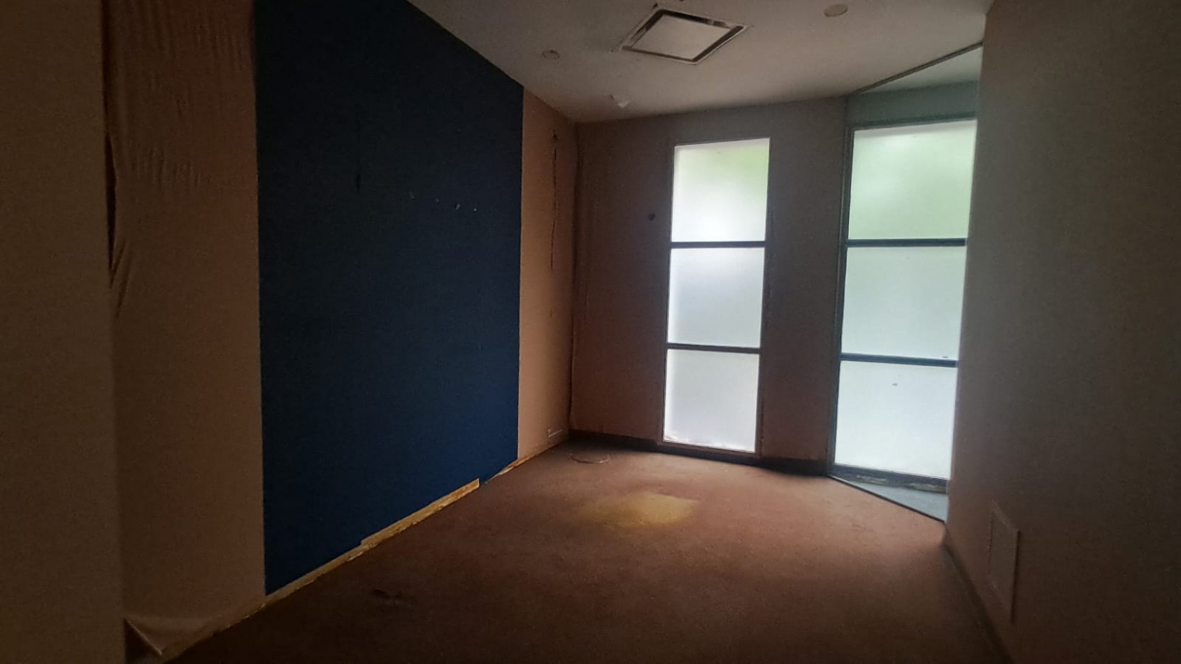 LOCAL EN 2 PLANTAS EN ZONA COMERCIAL