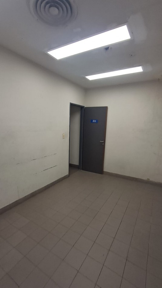 LOCAL EN 2 PLANTAS EN ZONA COMERCIAL